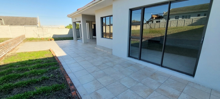 4 Bedroom Property for Sale in Sunrise On Sea Eastern Cape